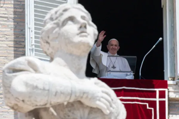 "Let Jesus look at and heal your heart": Pope Francis at the Angelus