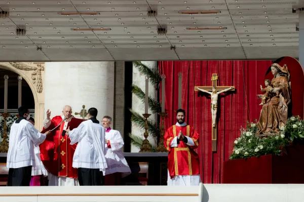 In War, Christ is Crucified Again: Pope Francis on Palm Sunday 2022