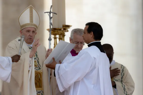 Pope Francis Publishes Letter on Liturgy to Foster “power of the Christian celebration”