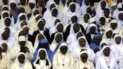 Nuns sing and pray during a Mass celebrated by Pope Francis near the Catholic martyrs' shrine of Namugongo, Kampala, Uganda, Saturday, Nov. 28, 2015. (photo: Andrew Medichini / AP)