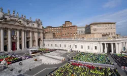 Thousands of volunteers in colorful safety vests fill St. Peter’s Square during the Jubilee of Volunteers at the Vatican on Mar. 9, 2025. / Credit: Daniel Ibáñez/CNA