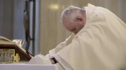 Pope Francis celebrates morning Mass at the Casa Santa Marta April 30, 2020. Credit: Vatican Media.