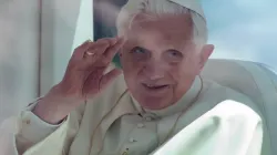 Pope Benedict XVI during his arrival in the Lisbon airport on May 11, 2010 | M.Mazur/www.thepapalvisit.org.uk