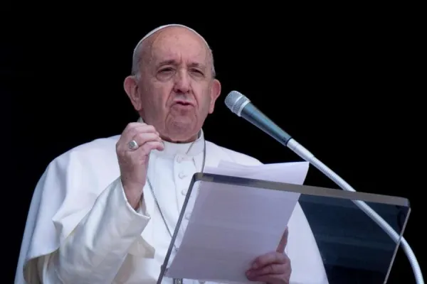 Pope Francis Pleads with Catholics not to Gossip