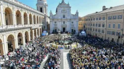 Pope Francis addresses pilgrims outside the Shrine of the Holy House of Loreto on March 25, 2019. Credit: Vatican Media/CNA.