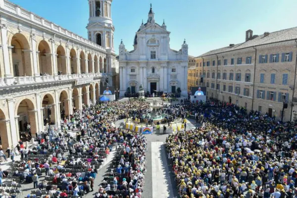 Pope Francis addresses pilgrims outside the Shrine of the Holy House of Loreto on March 25, 2019. Credit: Vatican Media/CNA.