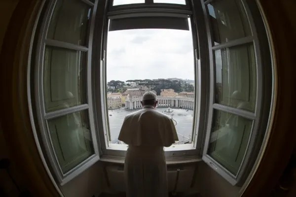 Pope Francis’ Angelus Address Moves Outdoors as Coronavirus Restrictions Ease in Rome