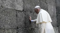 Pope Francis prays during his visit to Auschwitz July 29, 2016. Credit: Vatican Media.