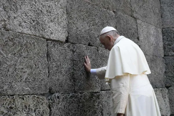 Pope Francis Denounces ‘barbaric resurgence’ of Anti-Semitism  