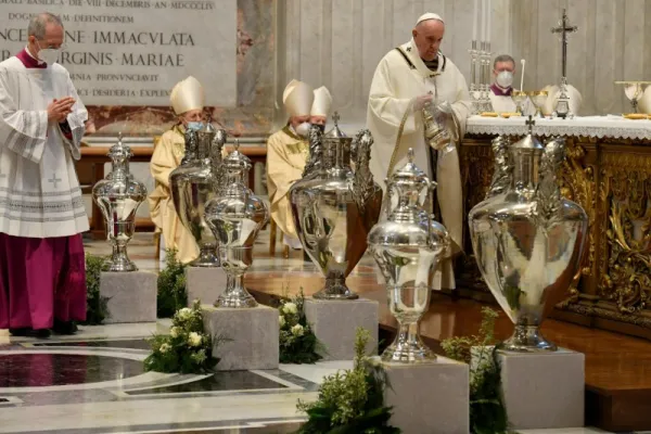 Pope Francis Tells Priests at Chrism Mass: "The cross is non-negotiable"