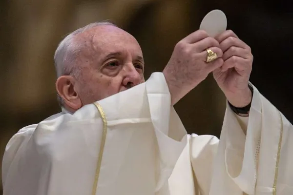 On Holy Thursday, Pope Francis Recalls Priests Dying amid COVID-19 Pandemic