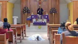 Fr. Sajid Lozano says a funeral Mass for Juan, whose body is in the nave, in Jesus the Priest parish in Mexico City, Feb. 21, 2021. Photo courtesy of Fr. Lozano.