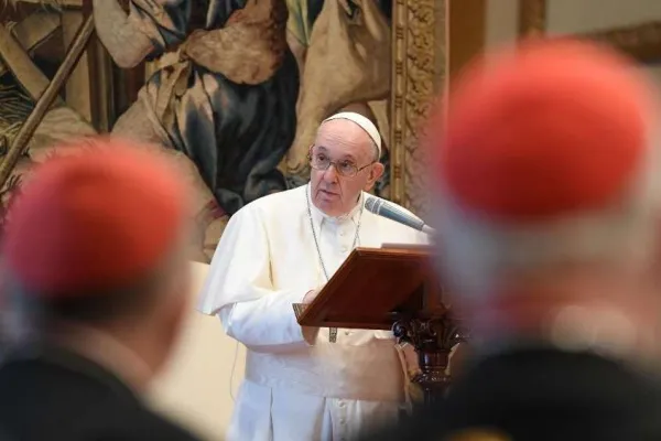 Pope Francis Urges Roman Curia to Confront the "ecclesial crisis"