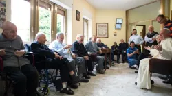 Pope Francis visits the elderly priest-residents of Casa San Gaetano in Rome, June 17, 2016. L'Osservatore Romano.