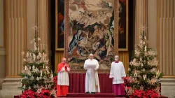 Pope Francis gives his Christmas ‘Urbi et Orbi’ blessing Dec. 25, 2020. Credit: Vatican Media.