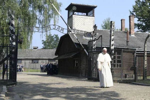 'Never again': Pope Francis Calls For Prayer on Holocaust Remembrance Day