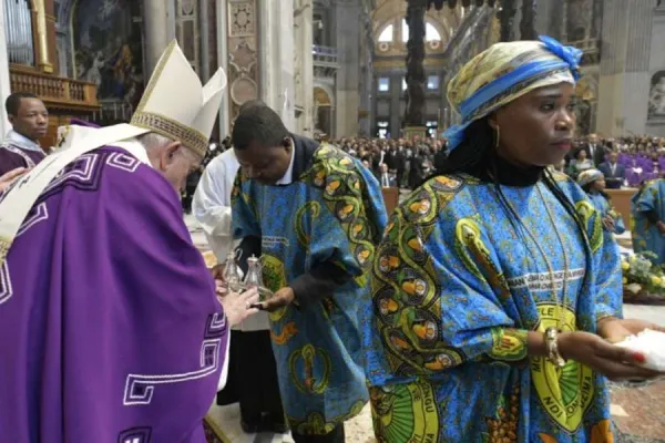 “Liturgical inculturation in Congo” Shows Holy Spirit Gifts: Pope Francis in Book Preface