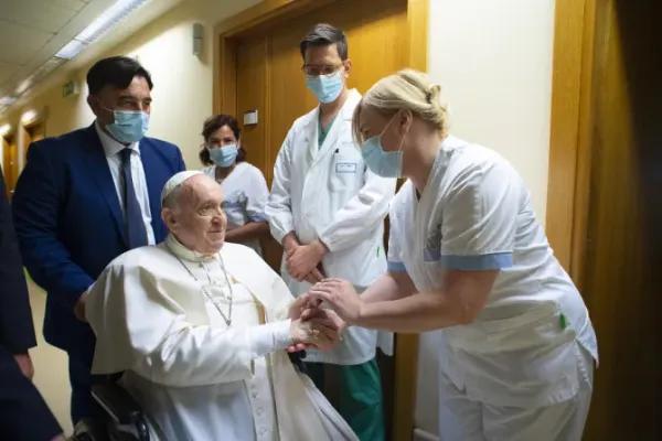 Pope Francis Returns to the Vatican After 3 Days in the Hospital