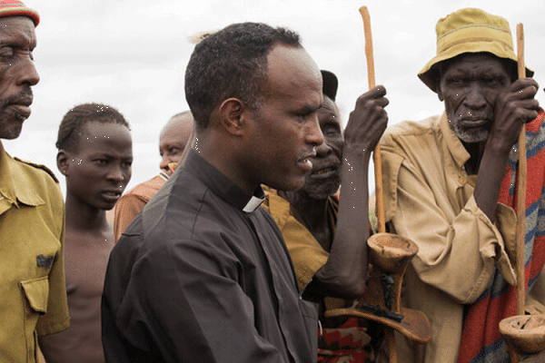 Fr. Goesh Abraha in the Documentary “Ethiopia – From every clan” directed by Magdalena Wolnik. / Aid to the Church in Need (ACN).