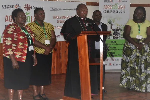 Bishop Joseph Mbatia (on mic) of Nyahururu Diocese reads the communique of the agroecology conference 2019. He is flanked by, from left Margaret Mwaniki (Caritas Africa), Stellamaris Muelar (Fastenopfer), Dennis Kioko (Trocaire) and Hellen Owiti (Trocaire) / CISA