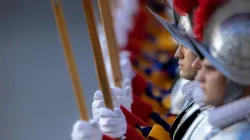 Swiss Guards at the ceremony in Vatican City's San Damaso Courtyard on May 6, 2021./ © EWTN News/Daniel Ibáñez/Vatican Pool