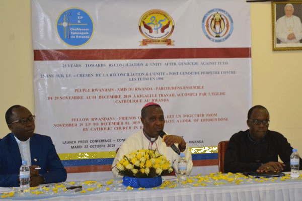 Archbishop Antoine Kambanda (center), Fidèle NdayIsaba (right) at the press conference in Kigali, Rwanda on October 22, 2019 / Episcopal Conference of Rwanda