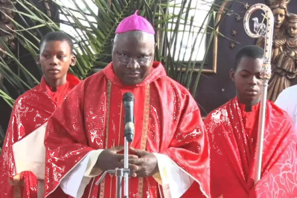 Archbishop Ignatius Ayau Kaigama of Nigeria’s Abuja Archdiocese, while presiding at the Palm Sunday Mass at Our Lady Queen of Nigeria Pro-Cathedral in the country’s capital city.