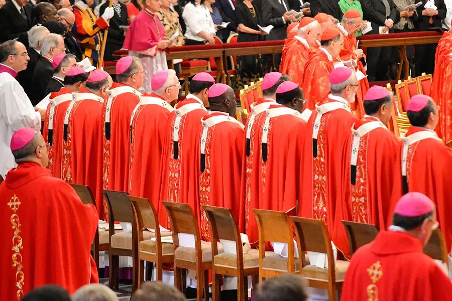 archbishops_wear_the_pallium_they_receiv