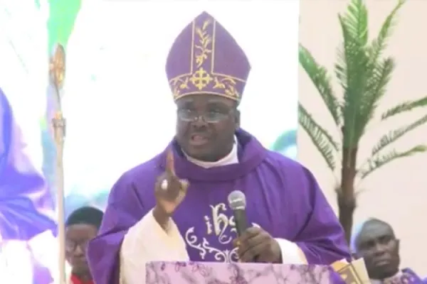 “Refuse to be crushed by tragedy”: Nigerian Bishop at Funeral of Church Massacre Victims