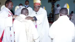 Bishop Melchisedec Sikuli Paluku ordaining a Priest. Credit: Aid to the Church in Need