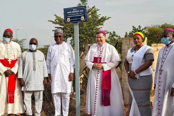 The Apostolic Nuncio in Burkina and Niger unveils the placard bearing Pope Benedict XVI Street in Burkina Faso's capital Ouagadougou/ Credit: Fr. Paul Dah