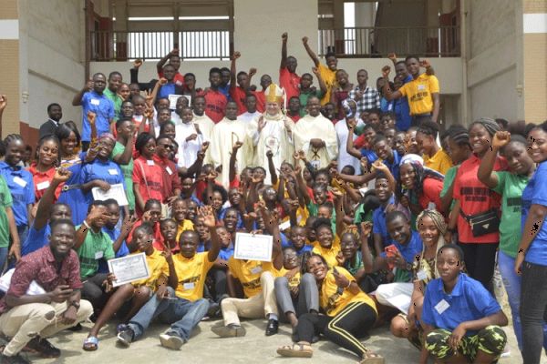 Archbishop Dagoberto Campos Sala, Apostolic Nuncio to Liberia, Sierra Leone and the Gambia with young people of Liberia after the closing Mass of the National Youth Gathering in Monrovia, Sunday February 16, 2020. / CABICOL