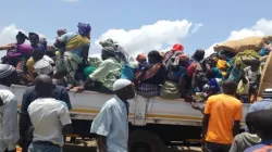 Women, men, and children crowded on a canter in Mozambique's Cabo Delgado / Aid to the Church in Need