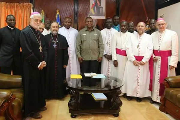 Bishops in the Central African Republic (CAR) with president Faustin Archange Touadera.