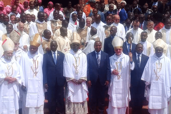 Bishops in the Central African Republic with President Faustin-Archange Touadéra at the concluding Mass of their Annual General Assembly in Bangui, January 12, 2020. / Episcopal Conference of the Central African Republic (CECA)