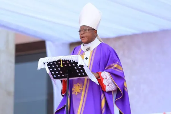 Fridolin Cardinal Ambongo addressing the faithful during  Cardinal Monsengwo’s funeral Mass. Credit: Archdiocese of Kinshasa