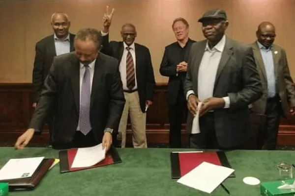 Sudanese Prime Minister, Abdalla Hamdok (left) and Abdel al-Hilu (right), the leader of the Sudan People’s Liberation-North rebel group, on September 3 signed a declaration in the Ethiopian capital Addis Ababa that put an end to decades of Islamic rule in Sudan / Courtesy Photo