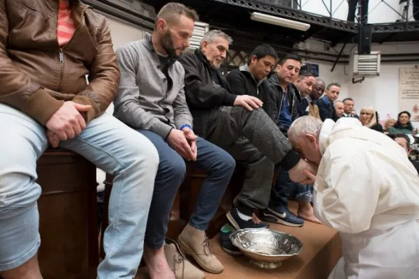 Pope Francis to Wash Juvenile Prisoners’ Feet this Holy Thursday