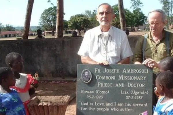 Fr. Egidio Tocalli poses for a photo with a lay missionary near the Tomb of Fr. Giuseppe Ambrosoli. Credit: Fr. Egidio Tocalli/ Comboni Missionaries