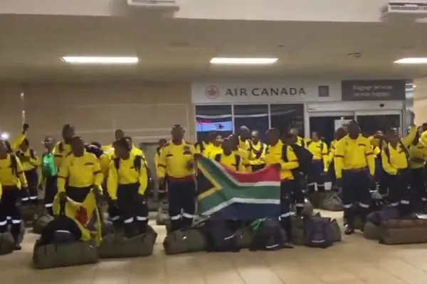 The 200 South African firefighters who were commissioned to Canada to help fight wildfires. Credit: Working on Fire