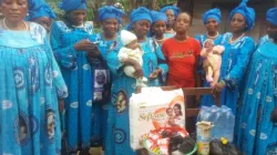 Catholic Women Members offering assistance to some victims in Memfe Diocese. Credit: Emmanuel Ayuni