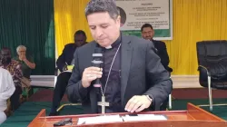 Bishop Evelio Menjivar Ayala, the Auxiliary Bishop of the Catholic Archdiocese of Washington DC in the U.S. addressing students and the administrative staff of the Catholic University of South Sudan (CAUSS) on Tuesday, September 12 in Juba. Credit: Credit: Kerbino Kuel Deng/ACI Africa