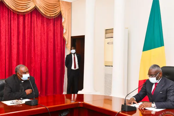 The President of Episcopal Conference of Congo (CEC), Bishop Daniel Mizonzo with Prime Minister Anatole Collinet Makosso during the Monday, November 22 audience. Credit: Presidency of the Republic of Congo.