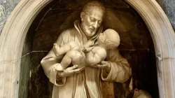 A marble sculpture of St. Cajetan holding the infant Jesus identifies the spot where the saint’s vision occurred in the crypt of the Chapel of the Nativity, the side chapel to the right of the main altar of the Basilica of St. Mary Major in Rome. / Credit: Courtney Mares/CNA