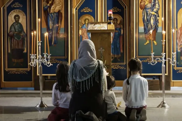 "I believe I'm holding Mary's hand," Catholic Journalist Chronicling War in Ukraine Says