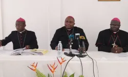 CEAST spokesperson, Bishop Belmiro Cuica Chissengueti (center) during the September 28 press conference. Credit: ACI Africa