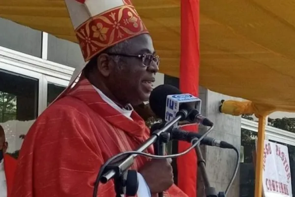 Catholic Bishop in Angola Cautions against "love with expectations", Advocates for Love "with no strings attached"