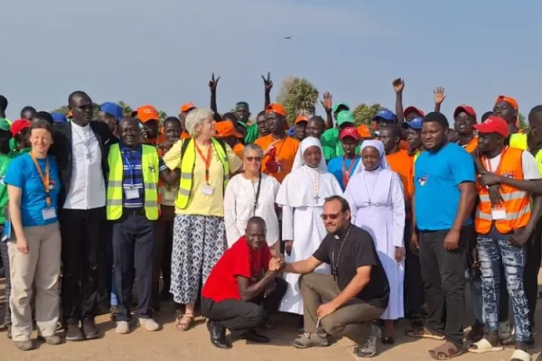 Bishop Christian Carlassare with pilgrims who participated in the pilgrimage for peace. Credit: Fr. Luka Dor/Catholic Diocese of Rumbek