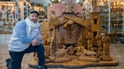 Bassem Giacaman in his shop in Bethlehem in December 2024. The artisans in Bethlehem are almost all Christians. They primarily work with olive wood. Most of the businesses in Bethlehem are family businesses. / Credit: Marinella Bandini