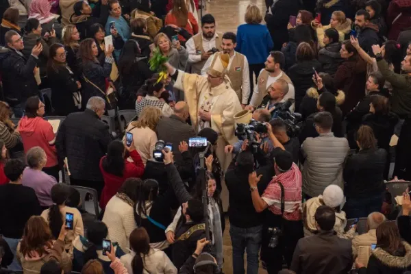 Thousands Gather at Jordan River with Patriarch to Mark Baptism of Jesus